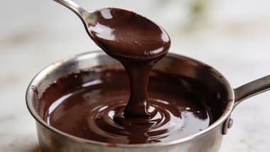 Calda cremosa de chocolate sem glúten e sem lactose